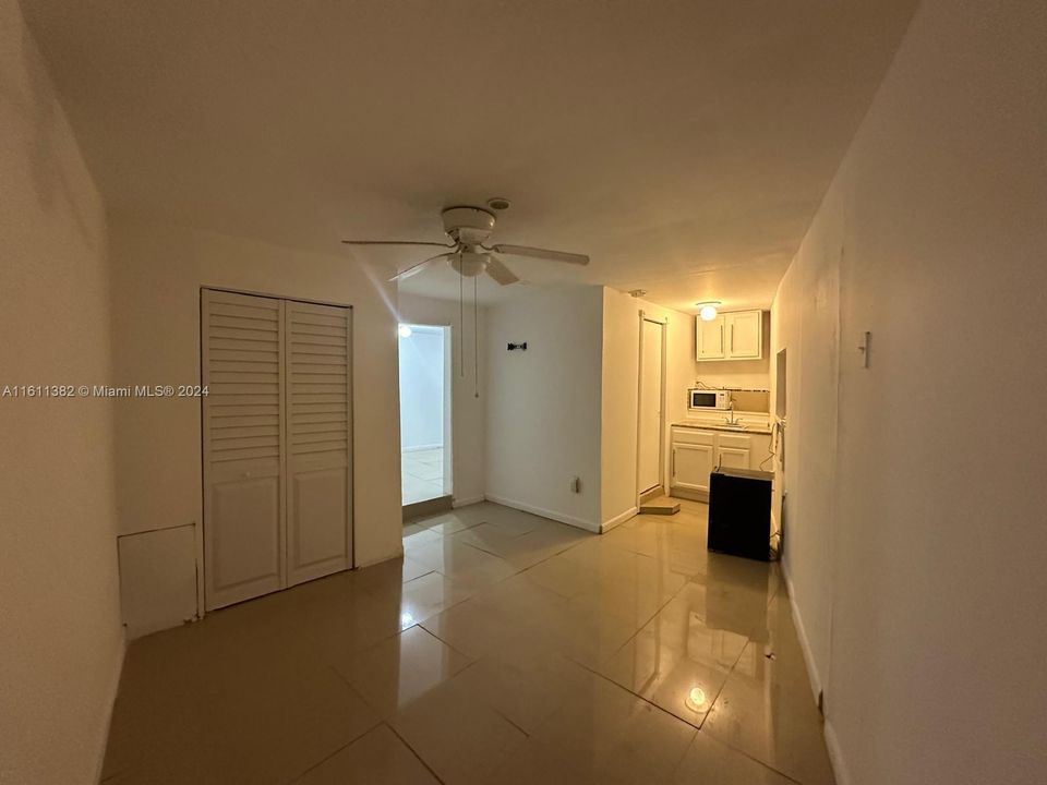 For Rent: $1,100 (1 beds, 1 baths, 1311 Square Feet)