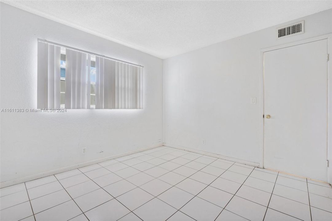 For Sale: $109,900 (2 beds, 2 baths, 930 Square Feet)