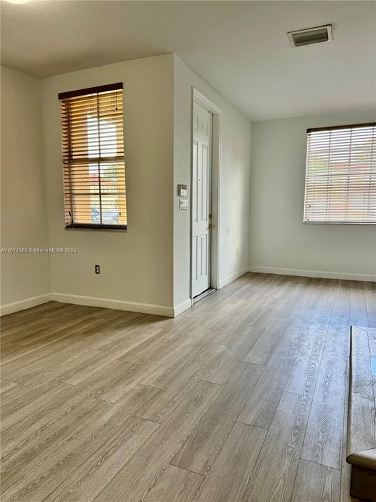 Recently Rented: $2,200 (3 beds, 2 baths, 1169 Square Feet)