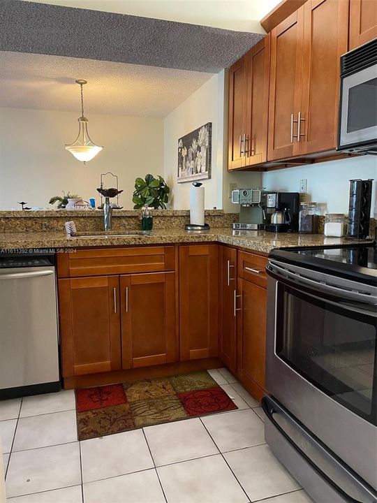 For Rent: $2,200 (2 beds, 2 baths, 1113 Square Feet)