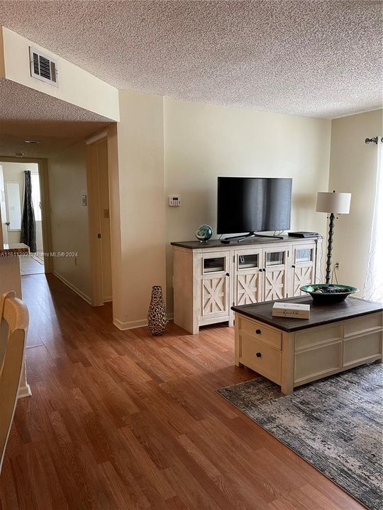 For Rent: $2,200 (2 beds, 2 baths, 1113 Square Feet)