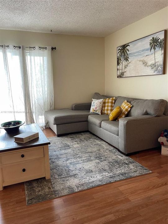 Active With Contract: $2,200 (2 beds, 2 baths, 1113 Square Feet)