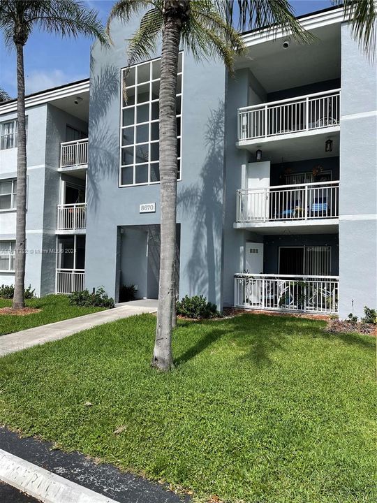 Active With Contract: $2,200 (2 beds, 2 baths, 1113 Square Feet)