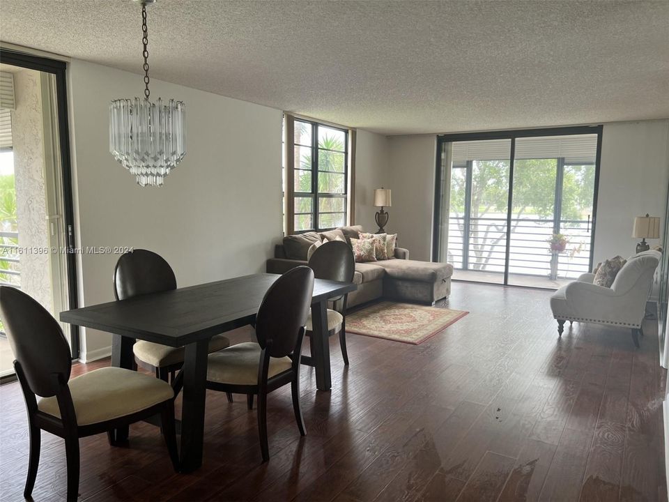 For Sale: $219,000 (2 beds, 2 baths, 1187 Square Feet)