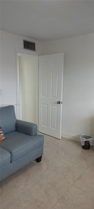 For Sale: $241,000 (2 beds, 1 baths, 998 Square Feet)