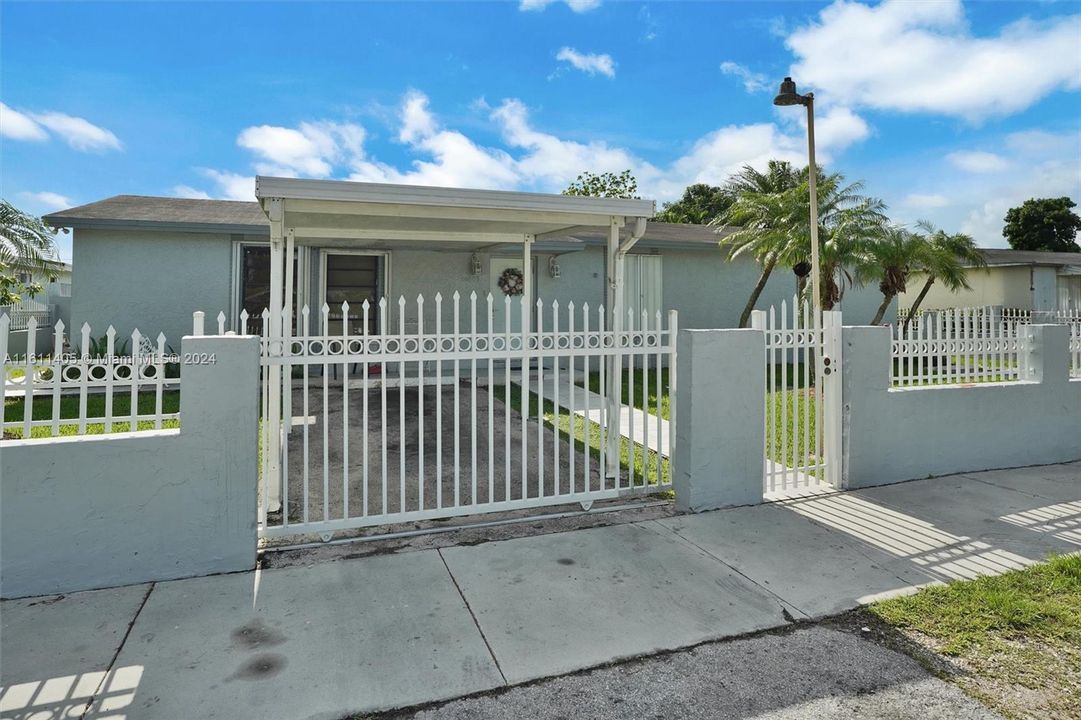 For Sale: $540,000 (4 beds, 2 baths, 2290 Square Feet)