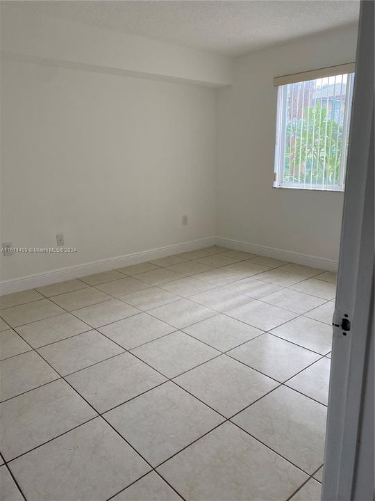 For Rent: $2,700 (2 beds, 2 baths, 1015 Square Feet)