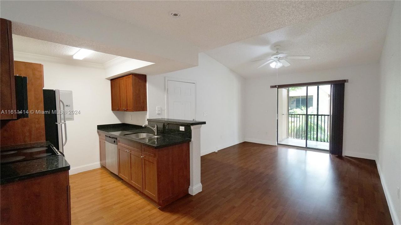 For Rent: $1,875 (1 beds, 1 baths, 586 Square Feet)