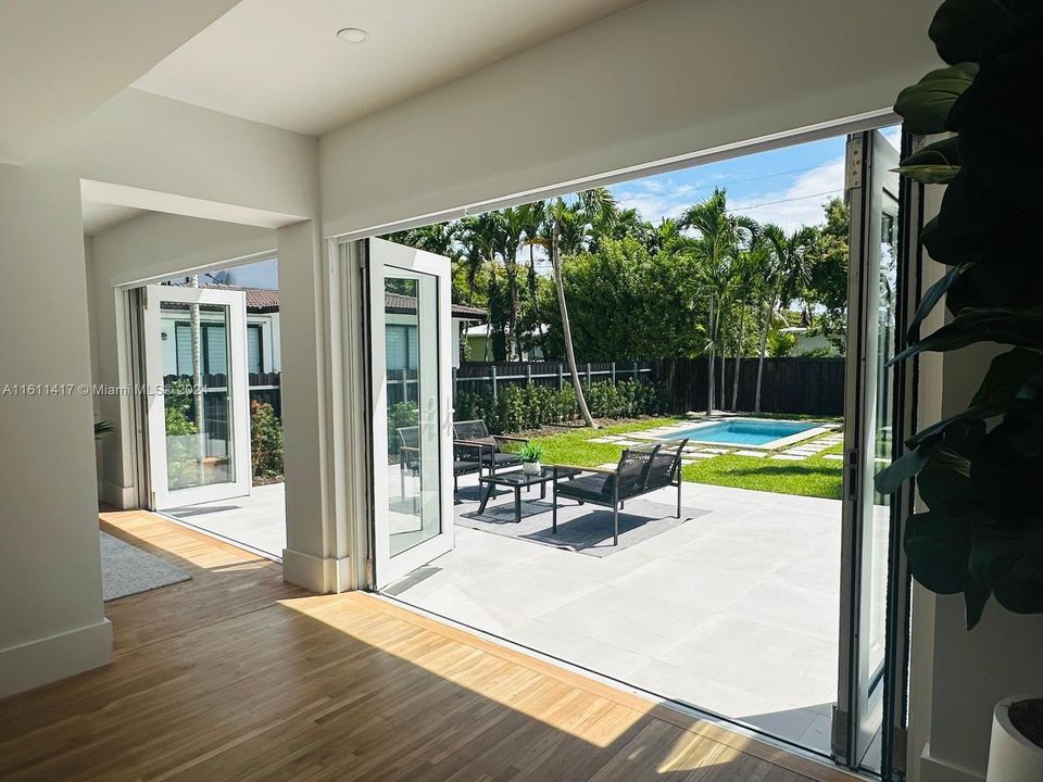 Recently Sold: $1,745,000 (3 beds, 2 baths, 1585 Square Feet)