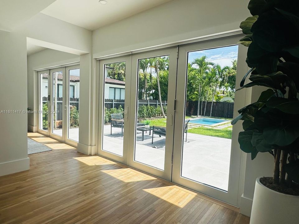 Recently Sold: $1,745,000 (3 beds, 2 baths, 1585 Square Feet)