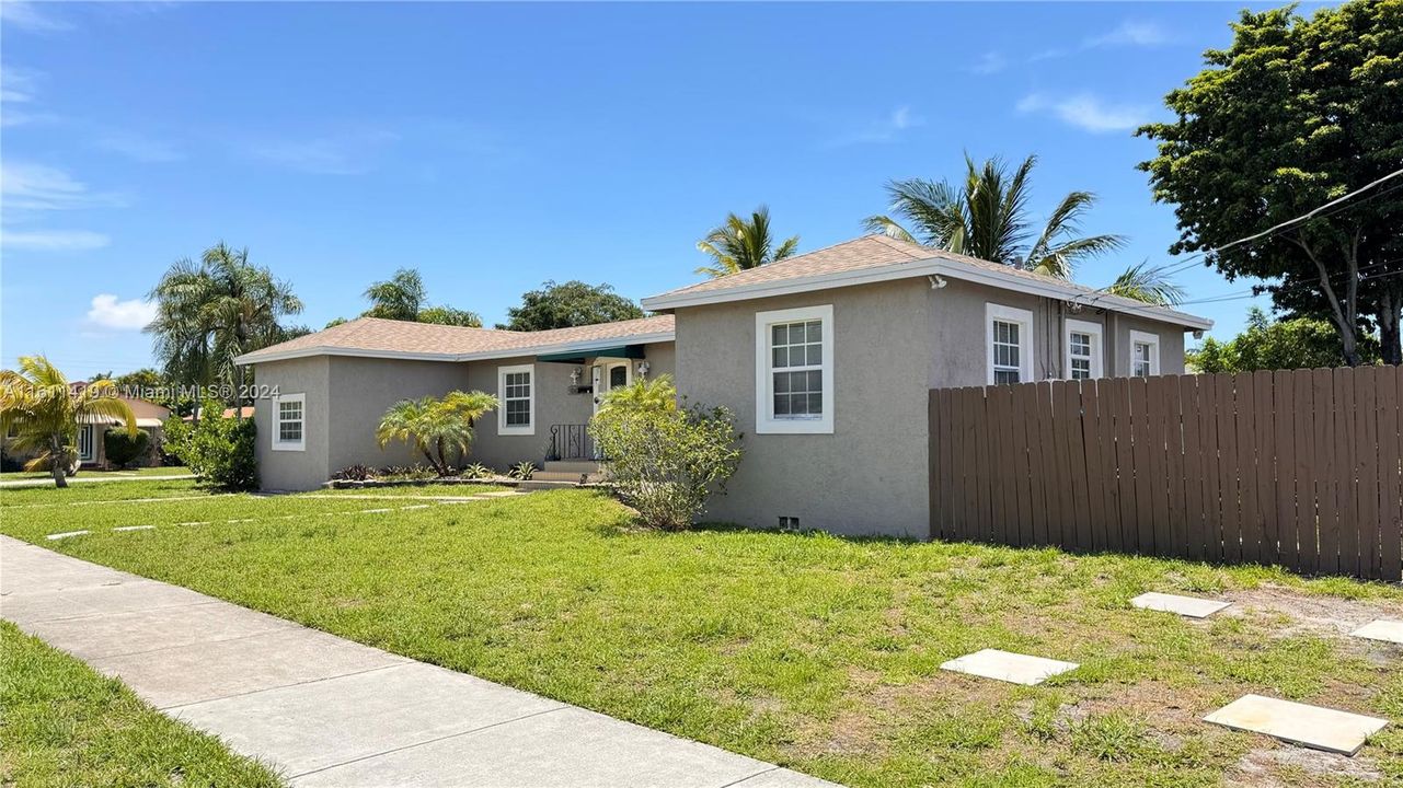 For Sale: $598,000 (3 beds, 2 baths, 1235 Square Feet)