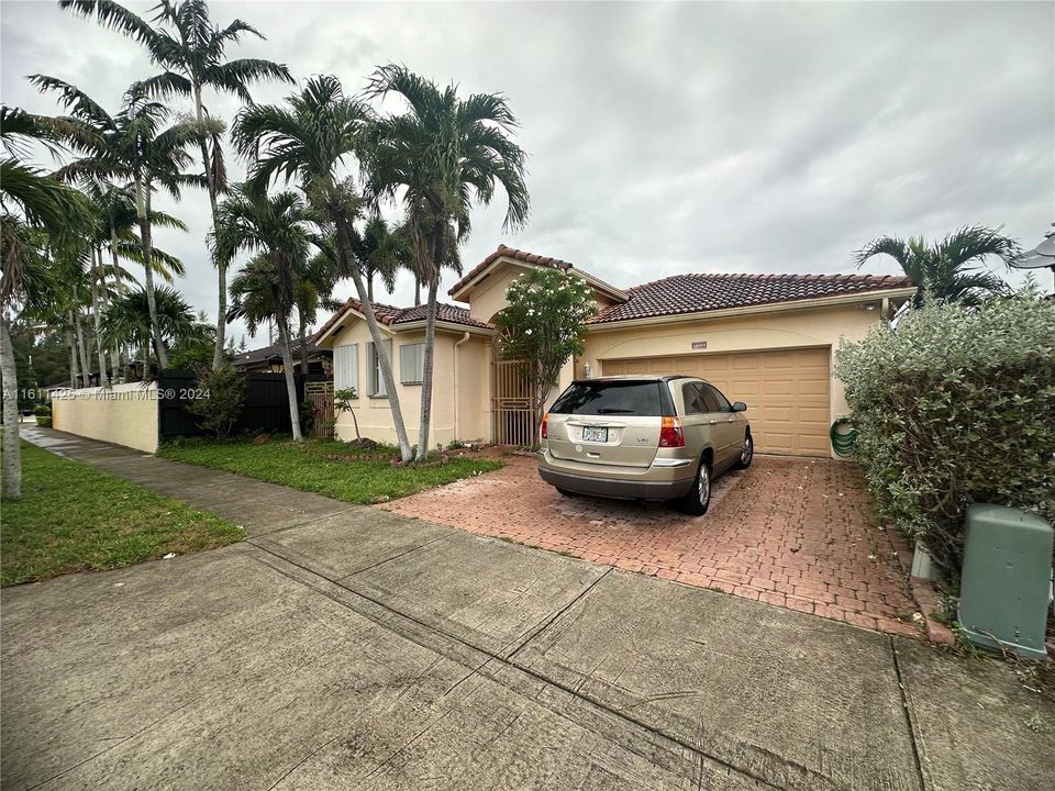 Recently Sold: $675,000 (4 beds, 3 baths, 1997 Square Feet)