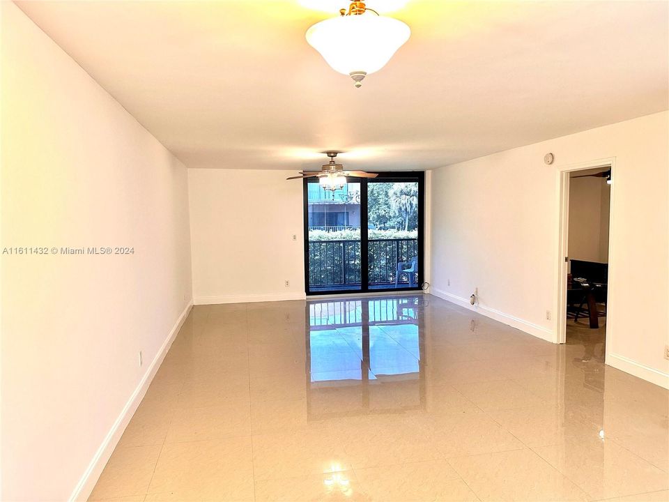 For Sale: $250,000 (2 beds, 2 baths, 1130 Square Feet)