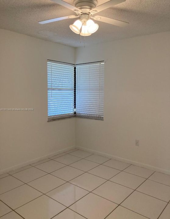 For Rent: $2,350 (3 beds, 2 baths, 1125 Square Feet)