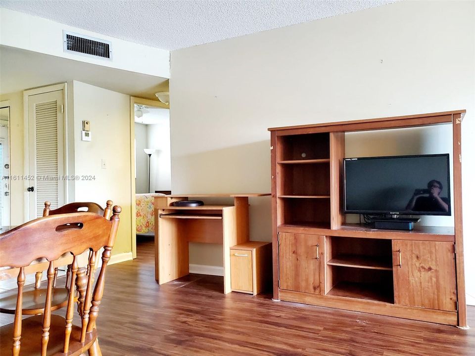 For Sale: $105,000 (2 beds, 2 baths, 850 Square Feet)