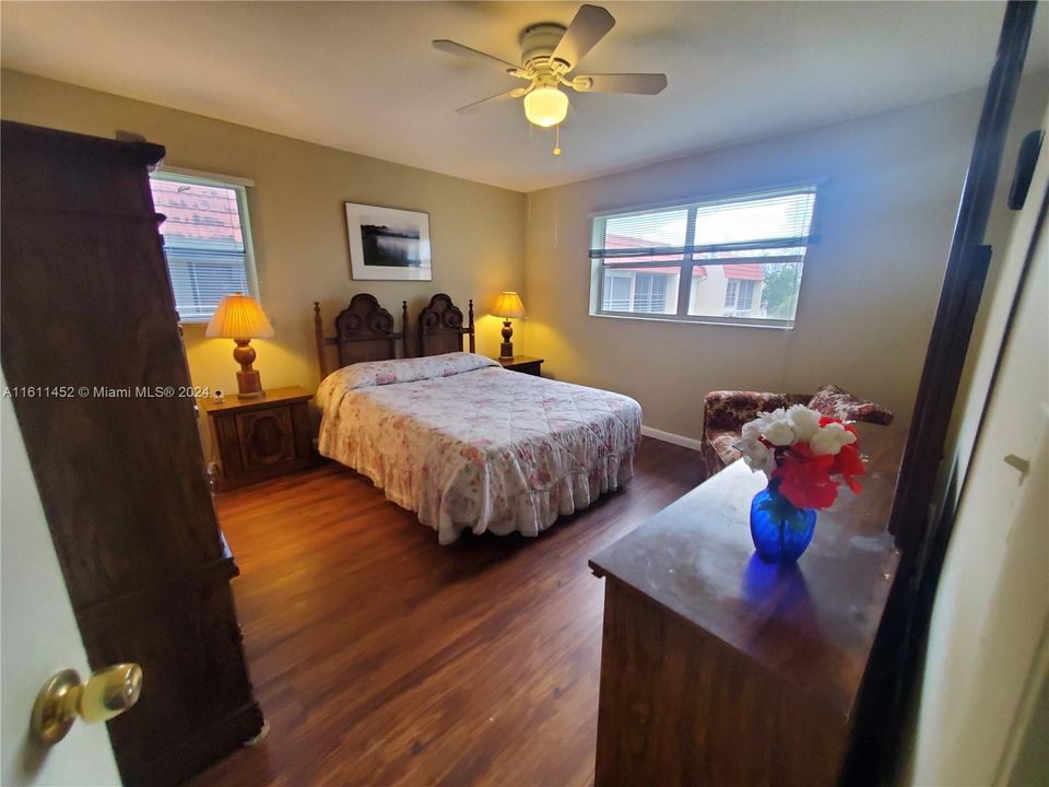 For Sale: $105,000 (2 beds, 2 baths, 850 Square Feet)