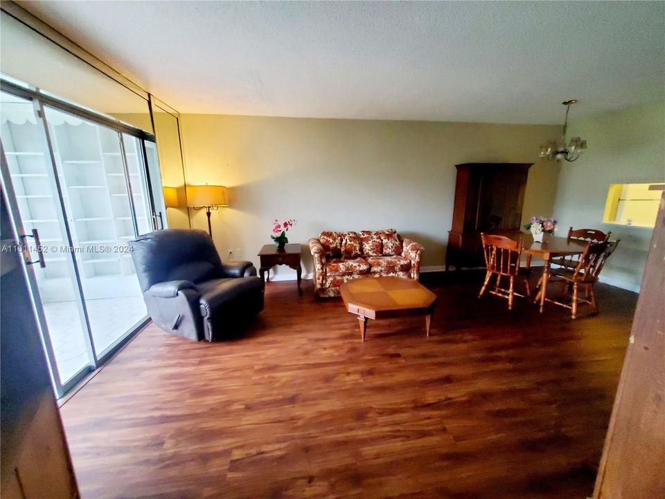 For Sale: $105,000 (2 beds, 2 baths, 850 Square Feet)