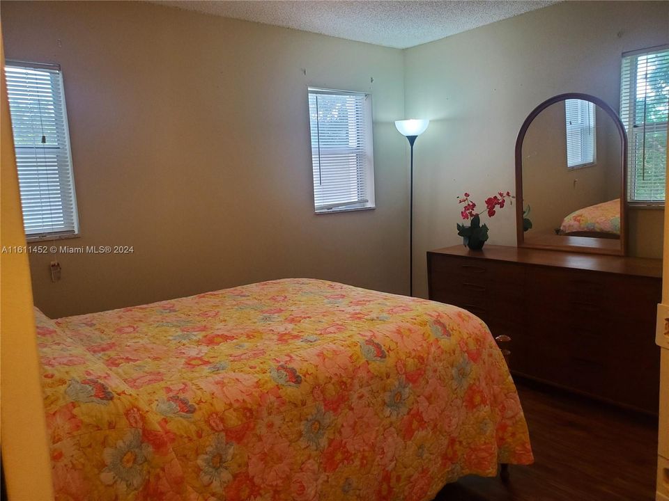 For Sale: $105,000 (2 beds, 2 baths, 850 Square Feet)