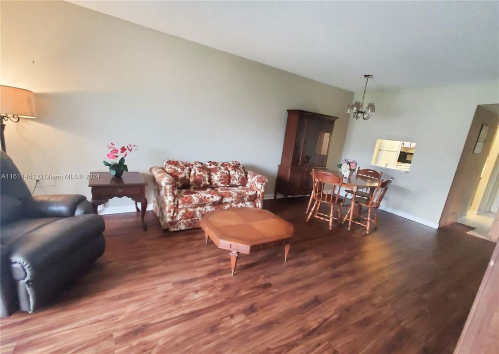 For Sale: $105,000 (2 beds, 2 baths, 850 Square Feet)