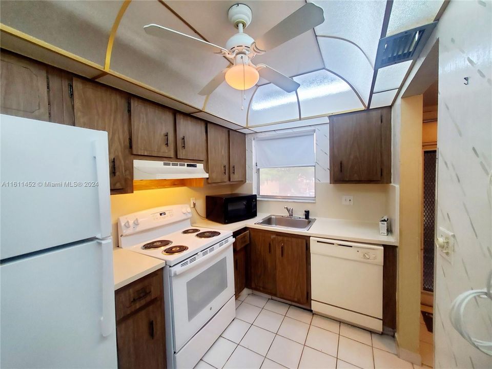 For Sale: $105,000 (2 beds, 2 baths, 850 Square Feet)