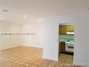 For Sale: $270,000 (1 beds, 1 baths, 807 Square Feet)