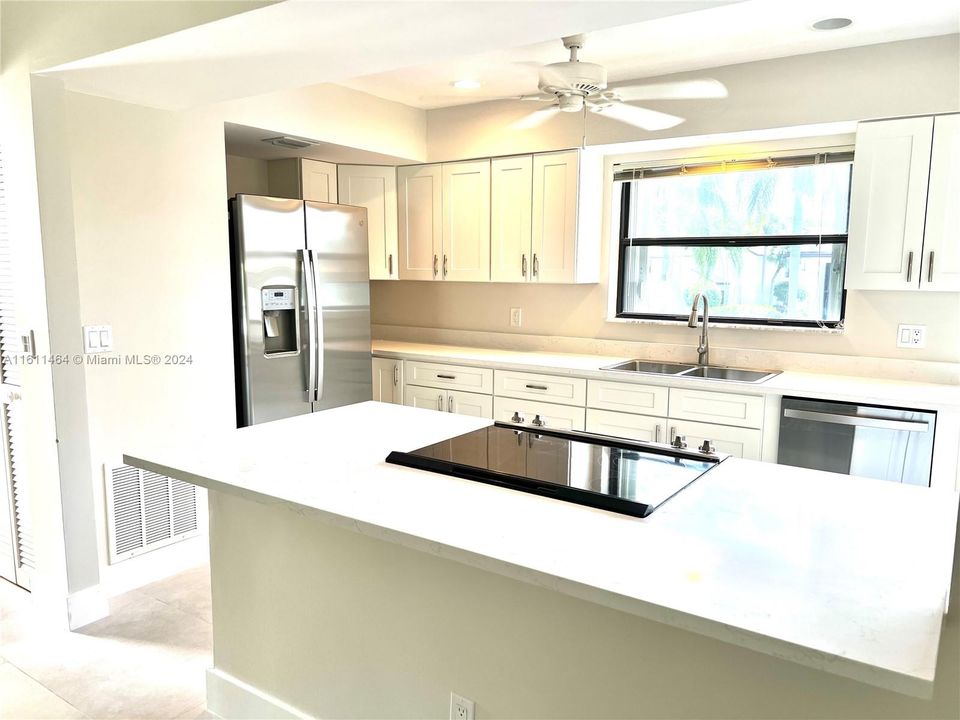 For Sale: $379,900 (2 beds, 2 baths, 1306 Square Feet)