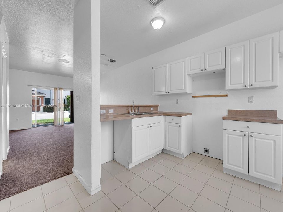 For Sale: $279,900 (2 beds, 2 baths, 1140 Square Feet)