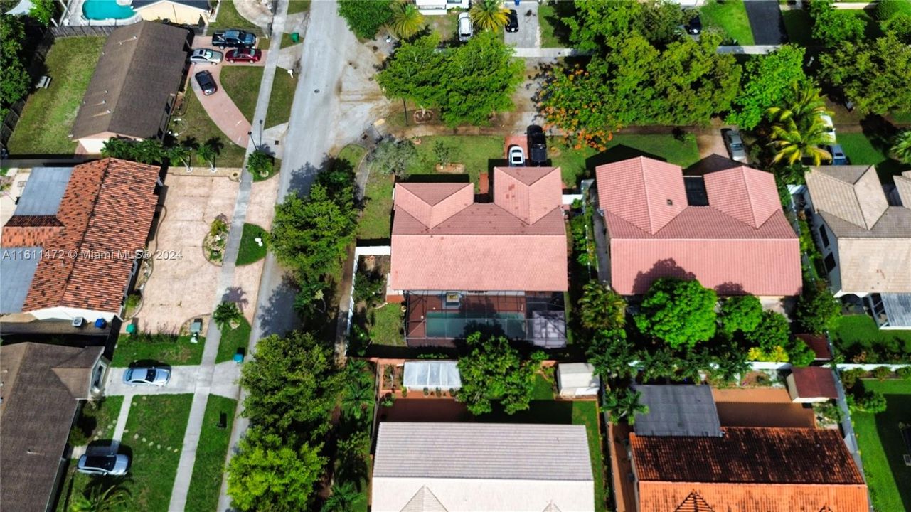 For Sale: $750,000 (3 beds, 2 baths, 1913 Square Feet)