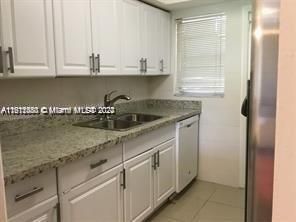 For Rent: $1,900 (2 beds, 2 baths, 912 Square Feet)