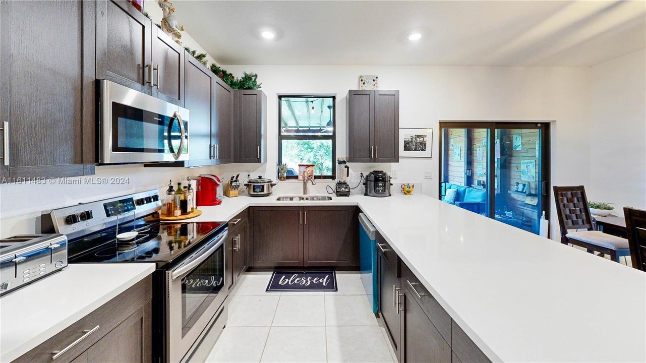For Sale: $539,900 (3 beds, 2 baths, 1872 Square Feet)