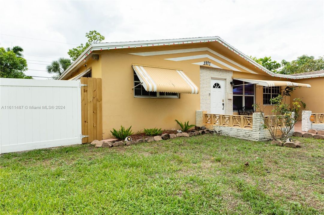 For Sale: $480,000 (3 beds, 2 baths, 1463 Square Feet)