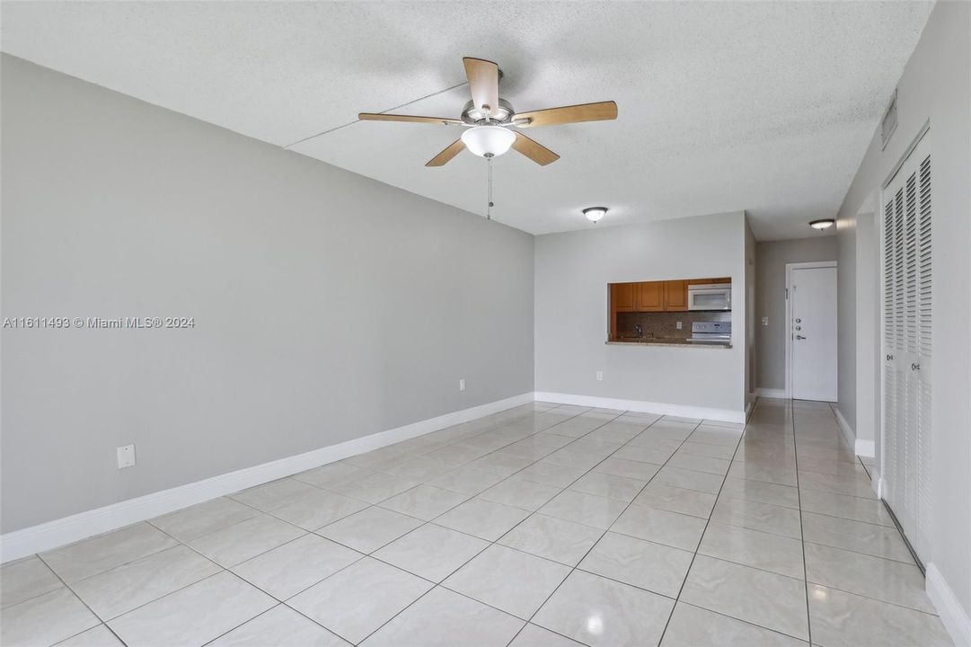 For Sale: $250,000 (2 beds, 1 baths, 805 Square Feet)