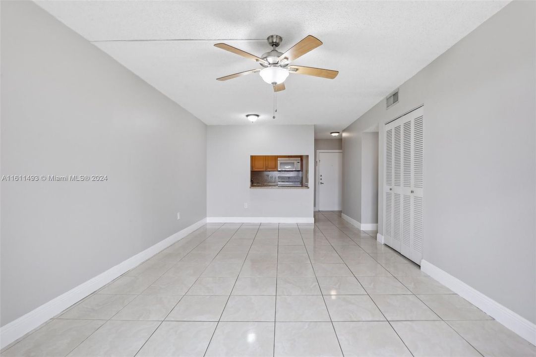 For Sale: $250,000 (2 beds, 1 baths, 805 Square Feet)