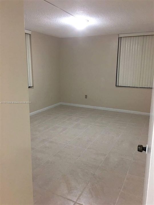 For Rent: $2,300 (2 beds, 2 baths, 906 Square Feet)