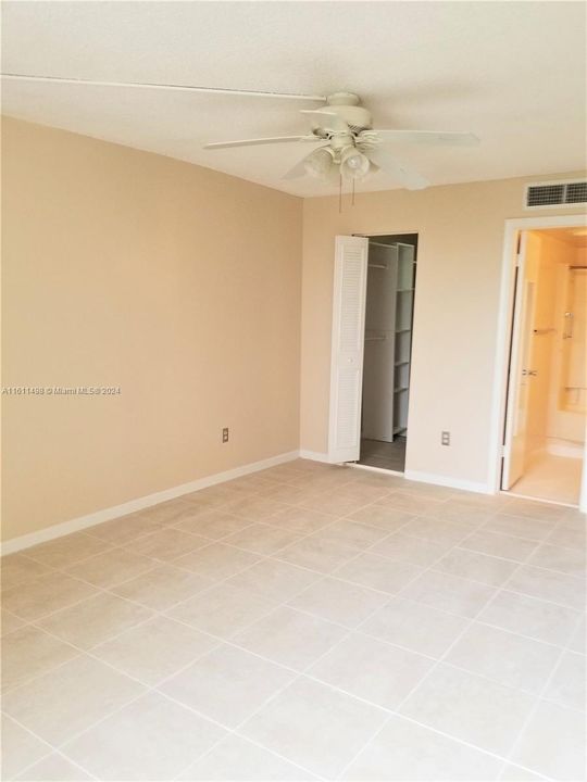 For Rent: $2,300 (2 beds, 2 baths, 906 Square Feet)