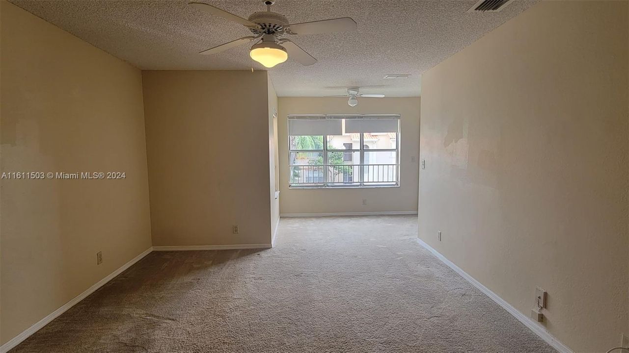 For Sale: $190,000 (1 beds, 1 baths, 712 Square Feet)