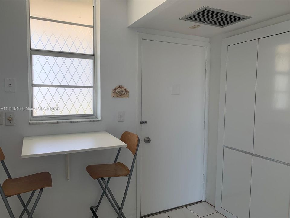 Active With Contract: $1,800 (1 beds, 1 baths, 0 Square Feet)