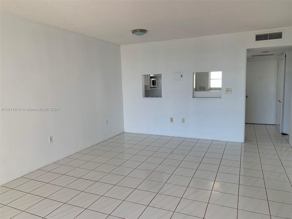 Active With Contract: $1,800 (1 beds, 1 baths, 0 Square Feet)