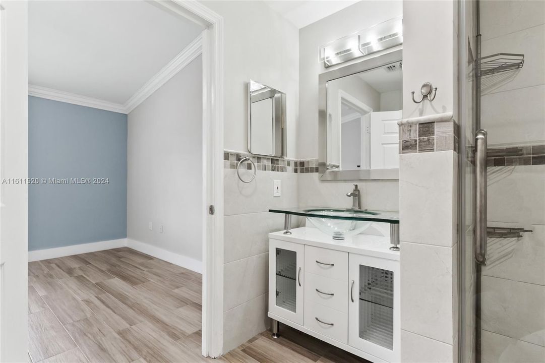 Active With Contract: $3,200 (3 beds, 2 baths, 1261 Square Feet)