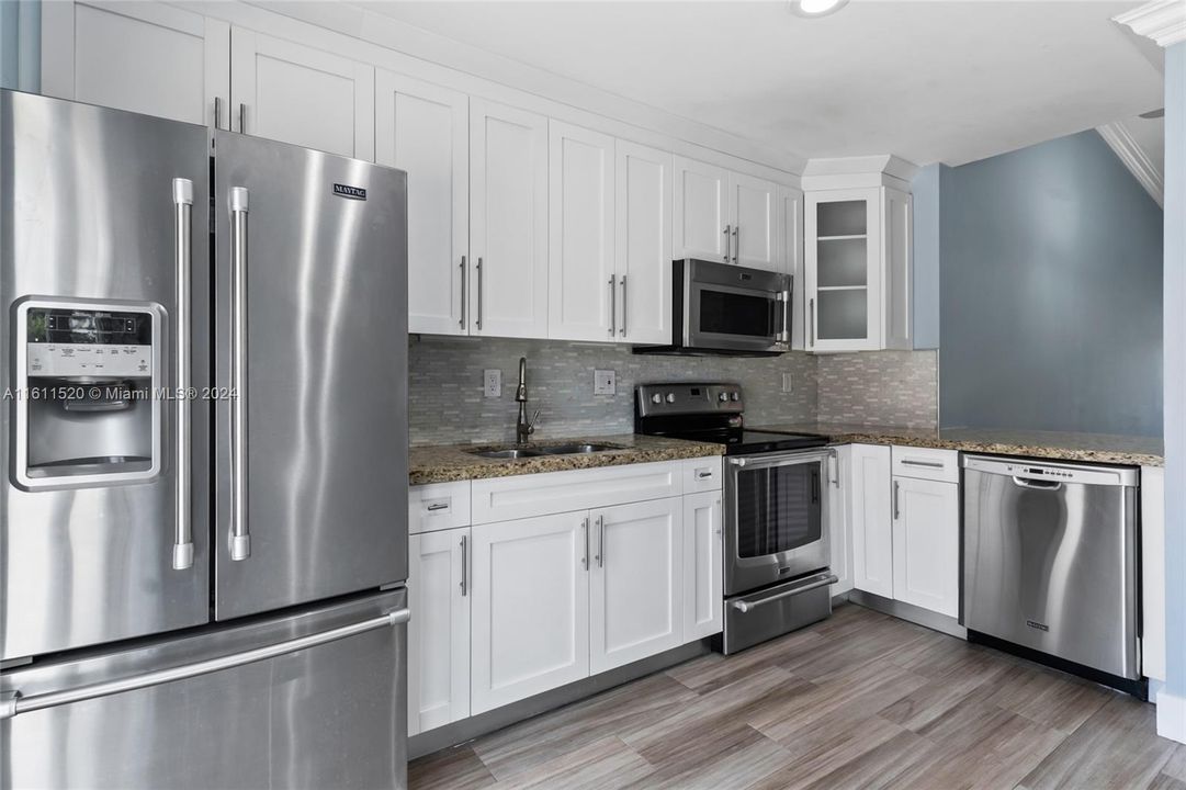 Active With Contract: $3,200 (3 beds, 2 baths, 1261 Square Feet)