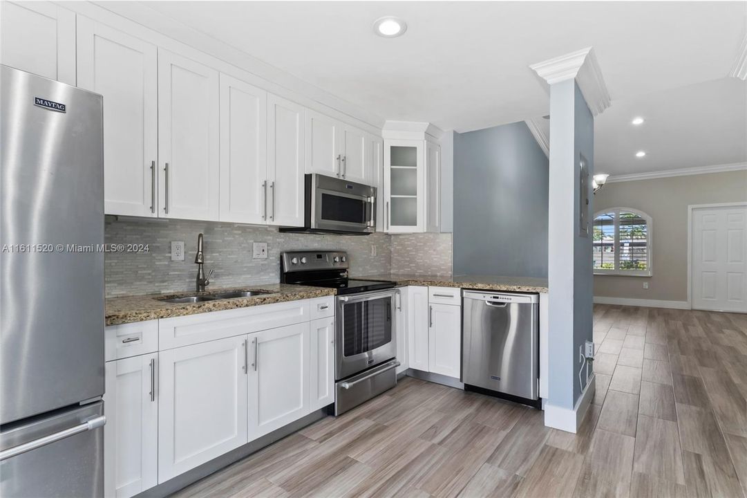 Active With Contract: $3,200 (3 beds, 2 baths, 1261 Square Feet)