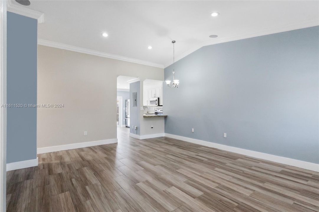 Active With Contract: $3,200 (3 beds, 2 baths, 1261 Square Feet)