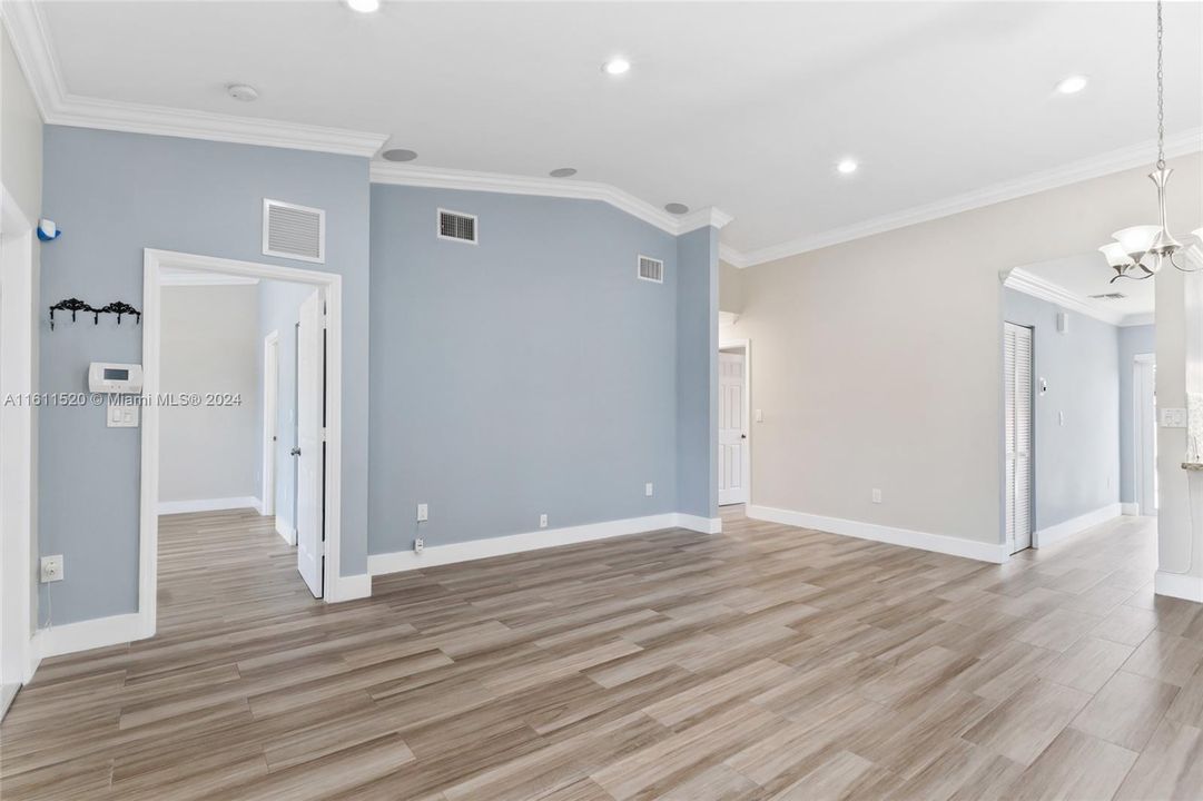 Active With Contract: $3,200 (3 beds, 2 baths, 1261 Square Feet)