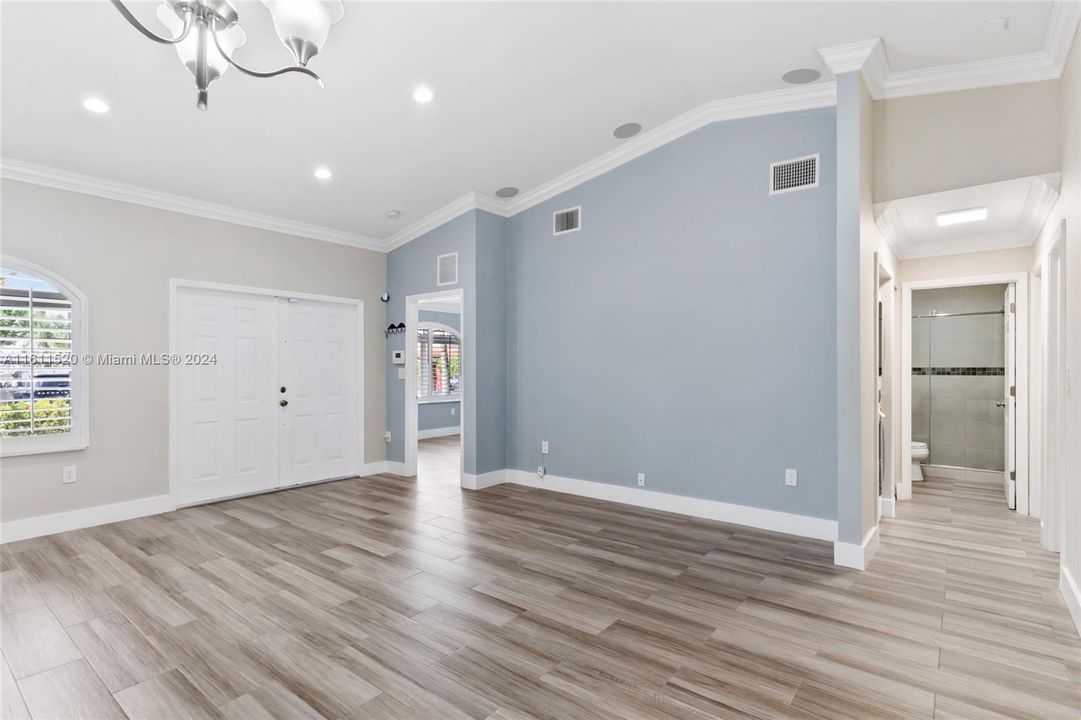 Active With Contract: $3,200 (3 beds, 2 baths, 1261 Square Feet)