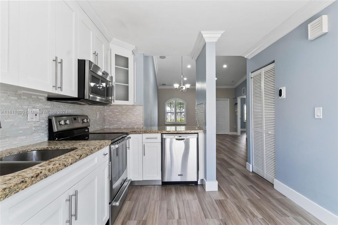 Active With Contract: $3,200 (3 beds, 2 baths, 1261 Square Feet)