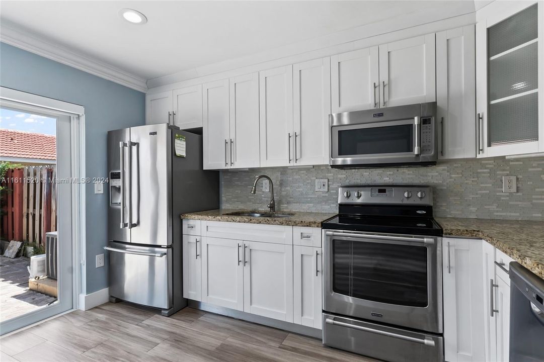 Active With Contract: $3,200 (3 beds, 2 baths, 1261 Square Feet)