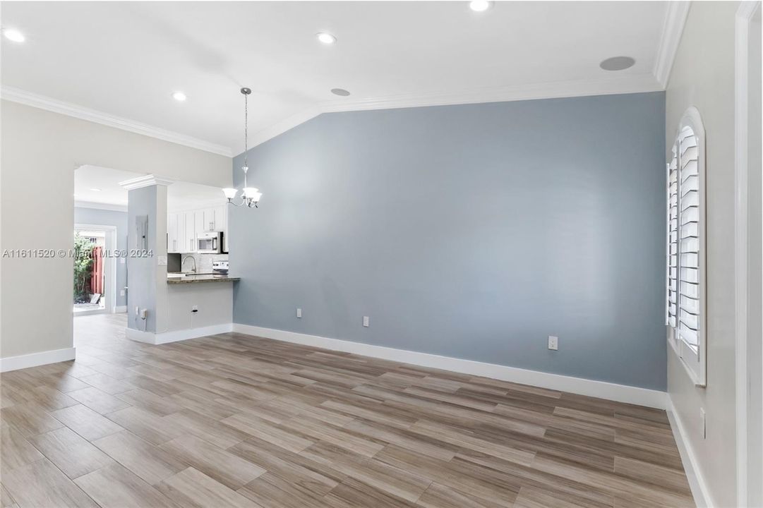 Active With Contract: $3,200 (3 beds, 2 baths, 1261 Square Feet)