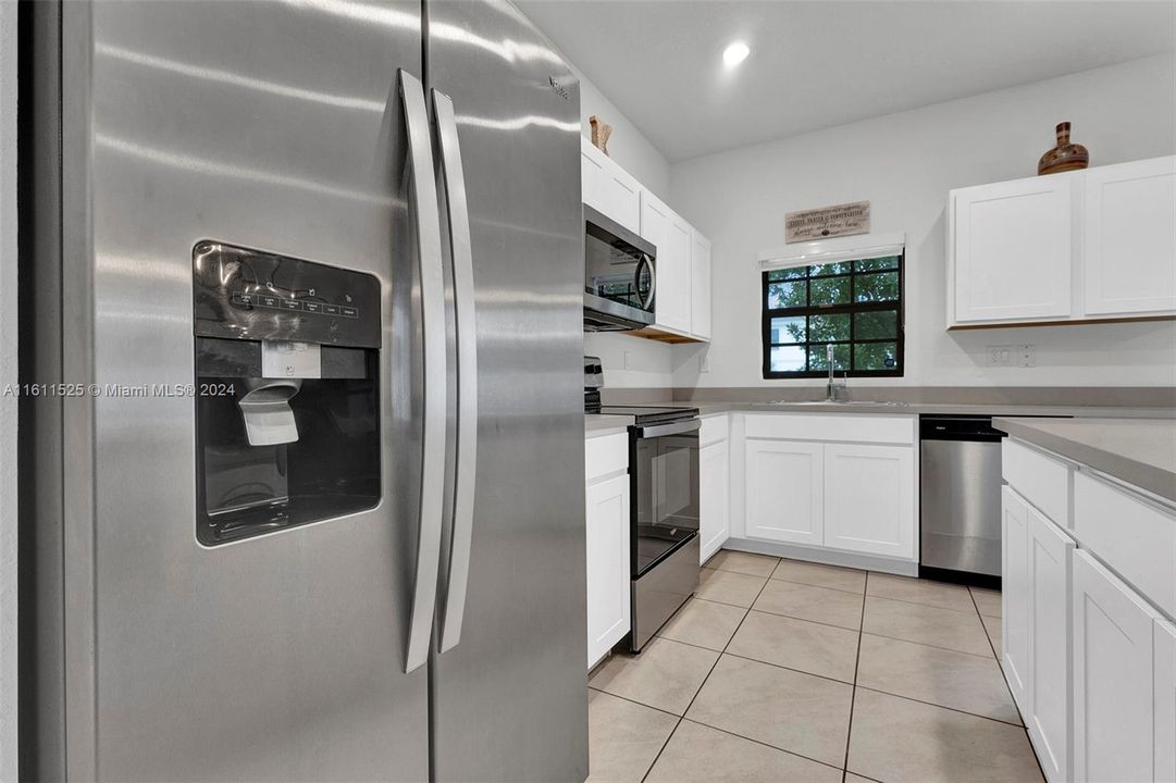 For Sale: $359,000 (3 beds, 2 baths, 1418 Square Feet)