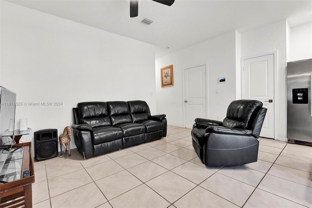 For Sale: $359,000 (3 beds, 2 baths, 1418 Square Feet)