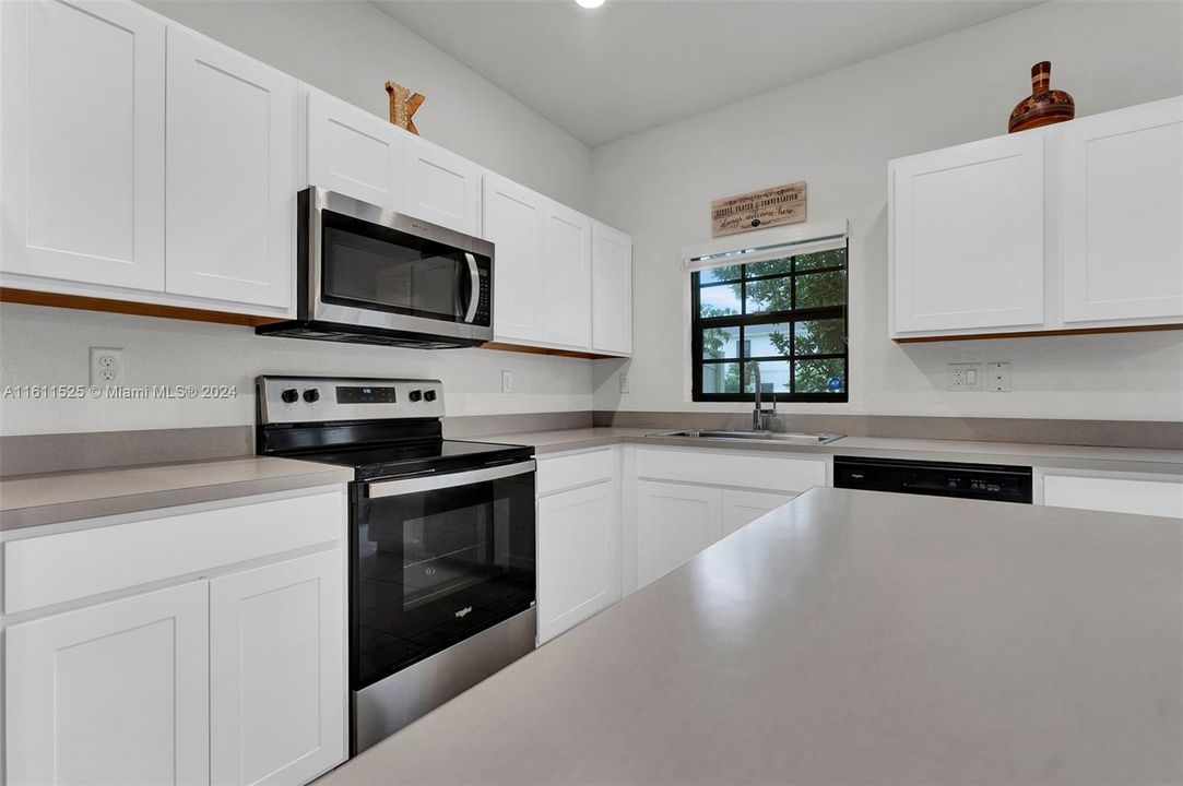 For Sale: $359,000 (3 beds, 2 baths, 1418 Square Feet)